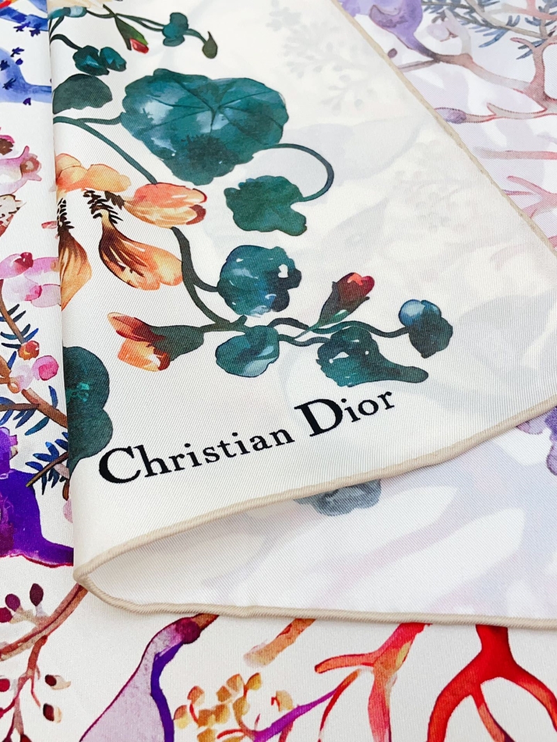 CHRISTIAN DIOR